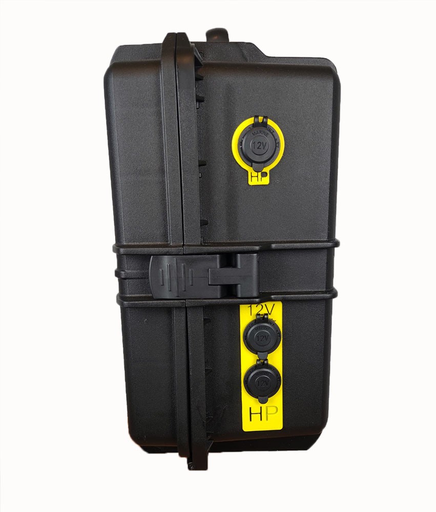 Portertank Tecnosky da 12v e 100ah con prese stabilizzate Portertank Tecnosky da 12v e 100ah con prese stabilizzate