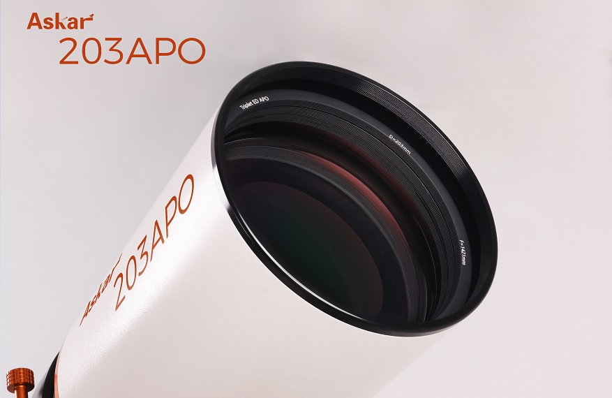 Askar 203APO: rifrattore apocromatico triplet da 203 mm f/7 con vetro ED, focale 1421 mm e focheggiatore da 3,5". Askar 203APO: rifrattore apocromatico triplet da 203 mm f/7 con vetro ED, focale 1421 mm e focheggiatore da 3,5".