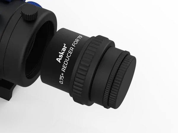 Riduttore Askar 0,75x per 71F: porta la focale a 369 mm e il rapporto focale a f/5.2, con correzione del campo e supporto Full Frame. Riduttore Askar 0,75x per 71F: porta la focale a 369 mm e il rapporto focale a f/5.2, con correzione del campo e supporto Full Frame.