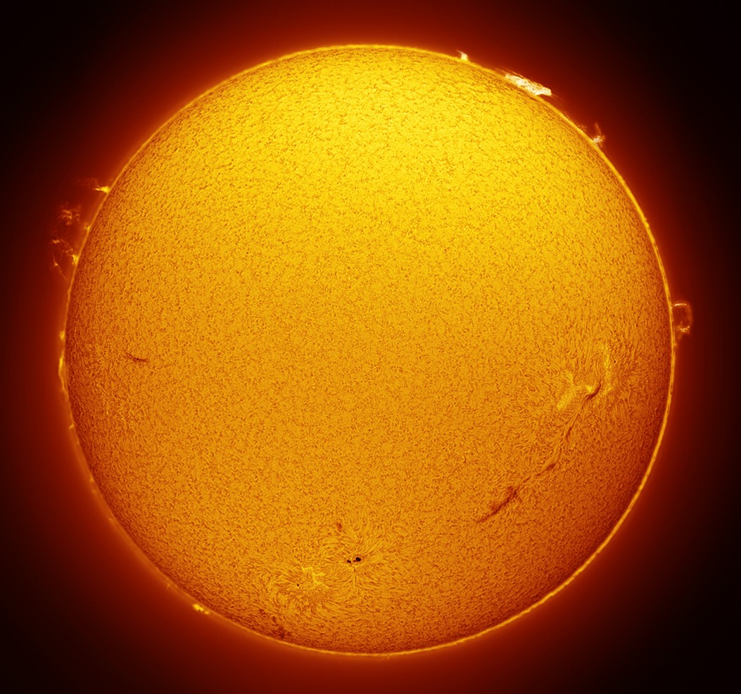   Trasforma un normale telescopio normale in un telescopio solare H-alfa con distanza focale fino a 1620 mm che mostra protuberanze e tanto altro  