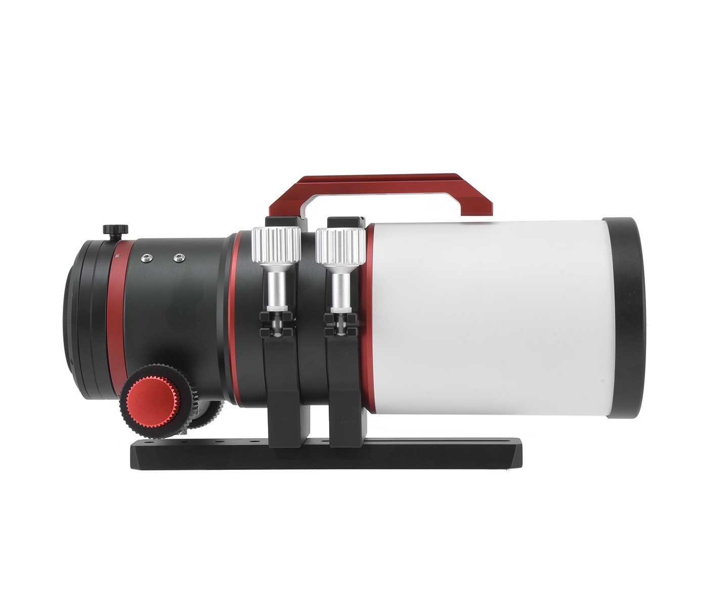  The apochromatic 5-element refractor with 90 mm aperture and powerful f/5 is ideal for astrophotography with powerful cameras. [EN] 