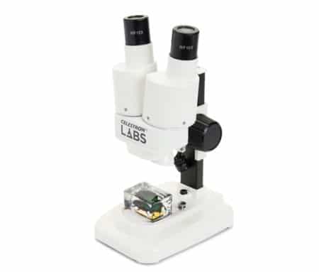  Il LABS S20 è un microscopio stereo per le prime osservazioni di insetti, minerali, oggetti, particolari elettronici o meccanici o tutto ciò che volete osservare ad elevato ingrandimento. 