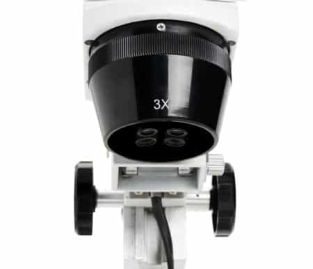   Stereo microscopio Celestron LABS S10-60 con testa inclinata a 45°, doppi oculari e due obiettivi.  