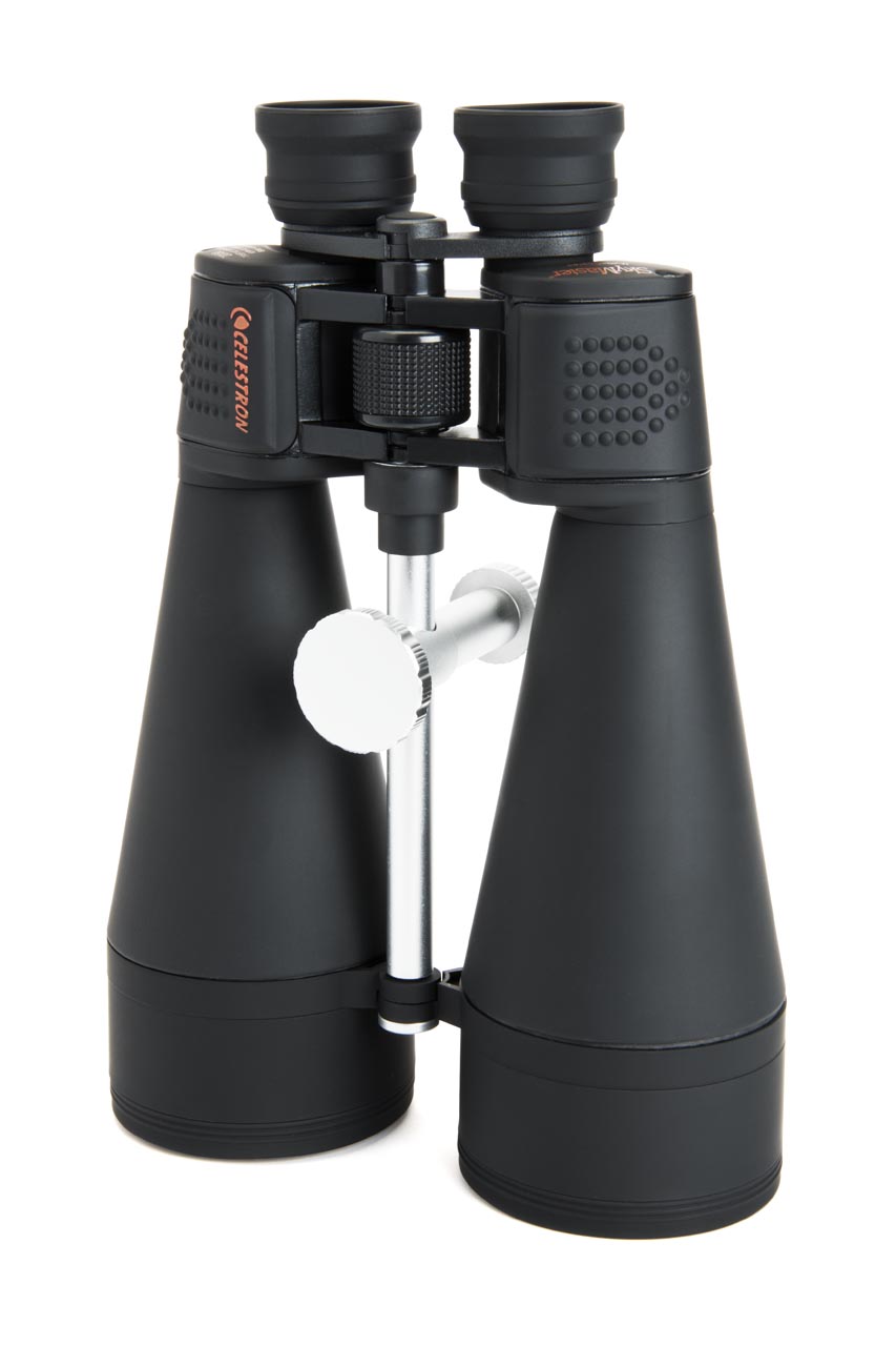 Binocolo gigante Celestron SkyMaster 20×80 con corpo impermeabile rivestito, ottiche acromatiche con trattamento multistrato e rivestimento di fase ed un pratico sistema di fissaggio a treppiede ad asta centrale integrato nel corpo del binocolo. Binocolo gigante Celestron SkyMaster 20×80 con corpo impermeabile rivestito, ottiche acromatiche con trattamento multistrato e rivestimento di fase ed un pratico sistema di fissaggio a treppiede ad asta centrale integrato nel corpo del binocolo.