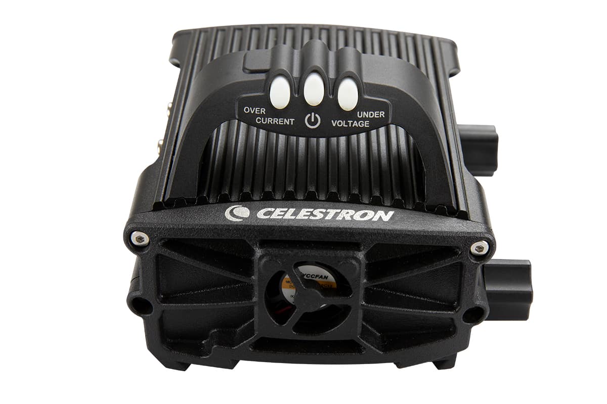  Controller Celestron anticondensa Smart DewHeater 4X con power controller integrato per regolazione della temperatura dinamica fino a quattro anelli anticondensa e gestione completa dell'alimentazione del telescopio e di periferiche esterne
  