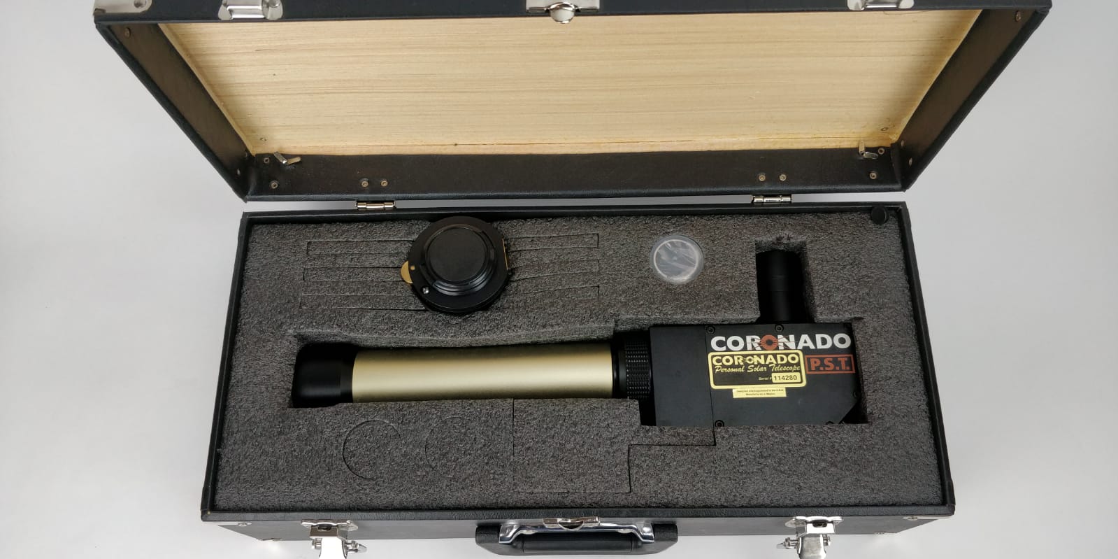 Telescopio solare H-alpha Coronado PST 1.0 Ångström con valigia inclusa. Il telescopio solare più venduto al mondo! Usato, come nuovo Telescopio solare H-alpha Coronado PST 1.0 Ångström con valigia inclusa. Il telescopio solare più venduto al mondo! Usato, come nuovo