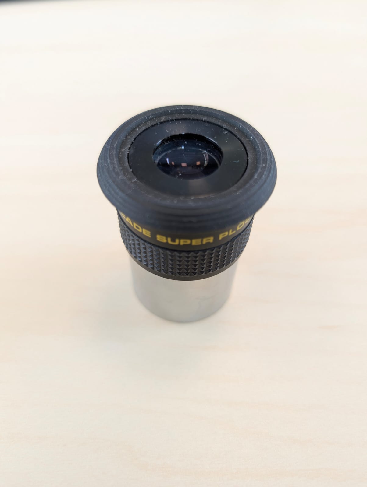 Oculare Meade Super Plössl Serie 4000, focale 15 mm, barilotto 1.25" (31.8 mm). Schema ottico a 4 elementi, campo apparente 52°, estrazione pupillare 9 mm. Usato buone condizioni 