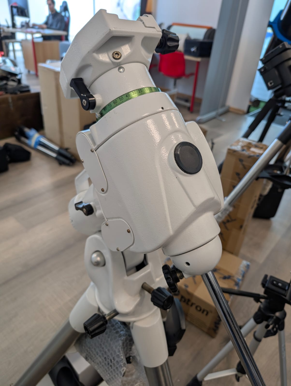   Montatura EQ6R GoTo SynScan Equatoriale SKY Watcher completa di pulsantiera Synscan V6 Usato, perfettamente funzionante, presente ossidazione sulle viti, include pulsantiera V5  