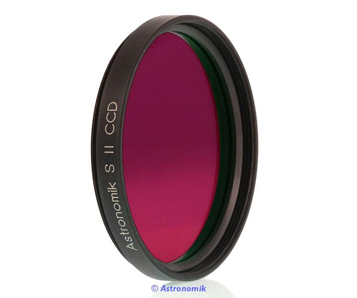  The Astronomik [S II] filter is a super-narrow band filter for astro photography. The filter lets only the light of the single ionized sulfur ([S II]) pass. [EN] 