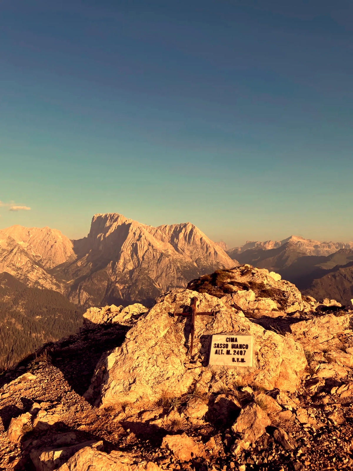 Pacchetto completo di astro-escursionismo con salita alle creste sommitali del Sasso Bianco, apericena presso il Rifugio Sasso Bianco, osservazioni astronomiche supportate da Dwarf 3 e Unistellar Odyssey Pro e passeggiata ambientale notturna.
Pacchetto completo di astro-escursionismo con salita alle creste sommitali del Sasso Bianco, apericena presso il Rifugio Sasso Bianco, osservazioni astronomiche supportate da Dwarf 3 e Unistellar Odyssey Pro e passeggiata ambientale notturna.