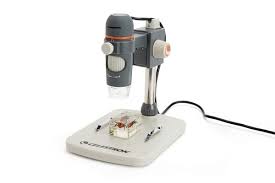  Handheld Digital Microscope PRO con stativo ad altezza regolabile e alimentazione che avviene tramite cavo USB 2.0 integrato 
