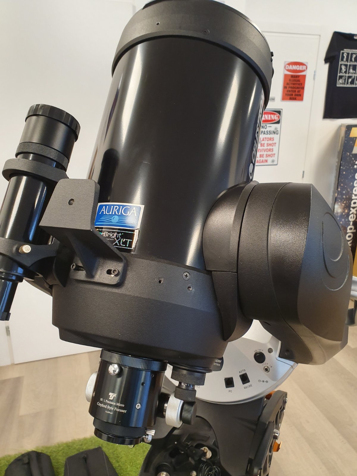 CPC-800 - Schmidt-Cassegrain da 203mm f/10 con robustissima montatura a forcella altazimutale computerizzata completo di Wedge equatoriale - Usato revisionato CPC-800 - Schmidt-Cassegrain da 203mm f/10 con robustissima montatura a forcella altazimutale computerizzata completo di Wedge equatoriale - Usato revisionato