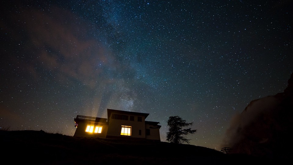 Pacchetto completo di astro-escursionismo con escursione al Rifugio Scarpa, apericena, osservazioni astronomiche notturne e solari supportate da Dwarf 3 e Unistellar Odyssey Pro e passeggiata ambientale notturna. Pacchetto completo di astro-escursionismo con escursione al Rifugio Scarpa, apericena, osservazioni astronomiche notturne e solari supportate da Dwarf 3 e Unistellar Odyssey Pro e passeggiata ambientale notturna.