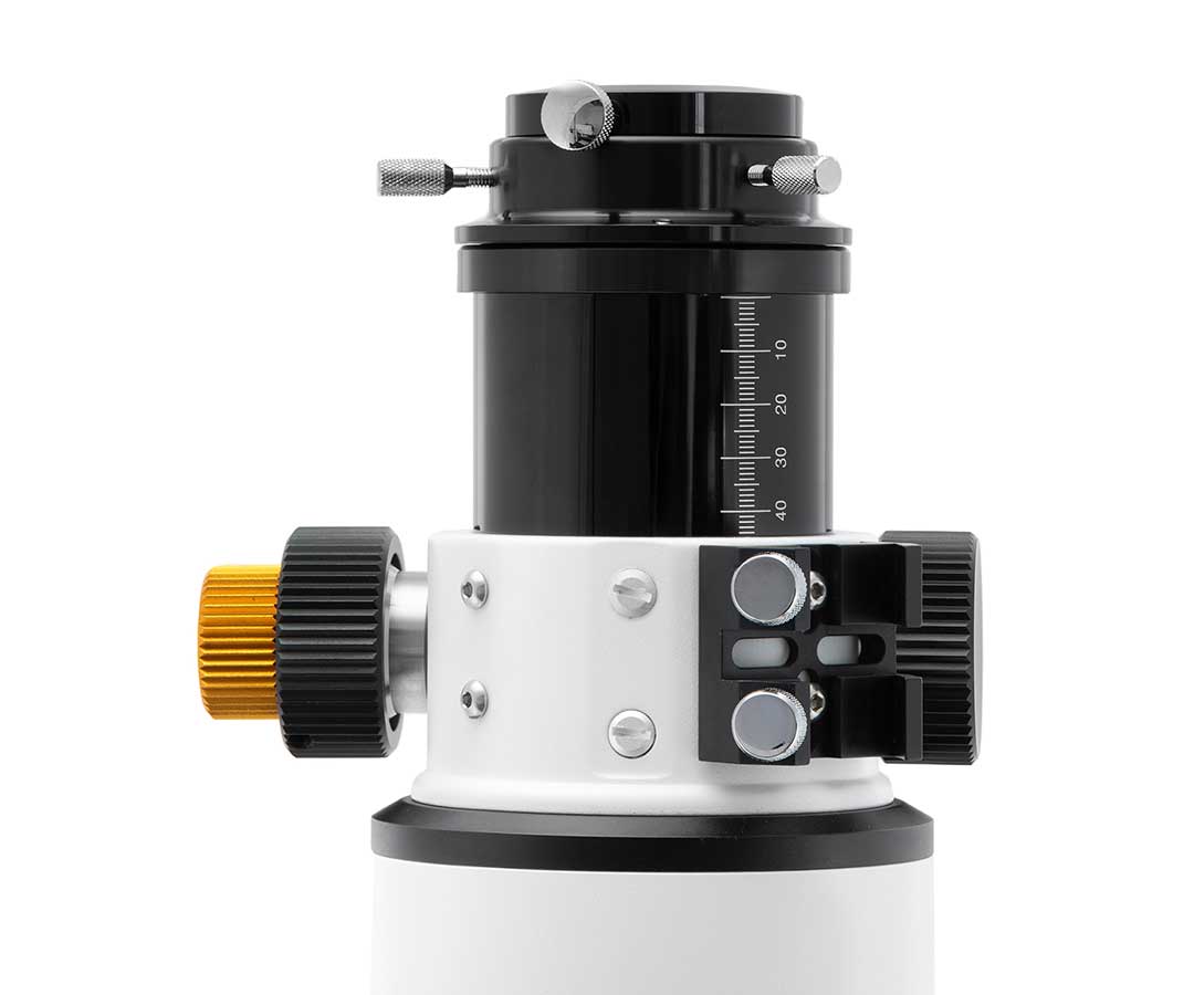  The apochromatic refractor with 130 mm aperture and 910 mm focal length offers a good correcture of chromatic aberration [EN] 