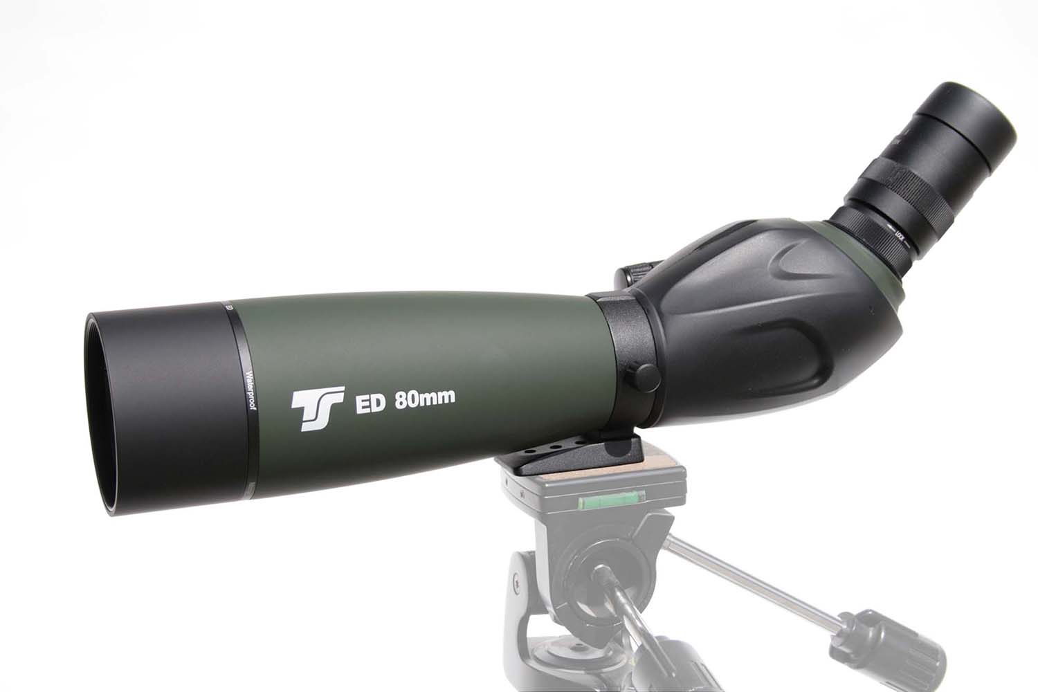  Il TS APO Spotting Scope Final 80 è uno strumento che garantisce un contrasto elevato, fedeltà cromatica ed un altissimo grado di nitidezza. Viene fornito con oculare zoom con barilotto da 31.8mm, e sviluppa ingrandimenti da 20X a 60X. 